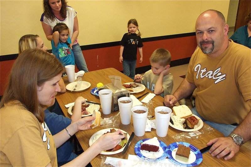 Image: Lee Joffre, wife Cassie and sons Levi and Rowan enjoy some family time during the meal.