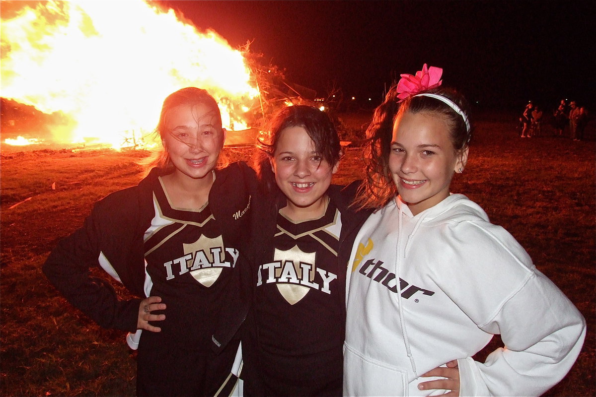 Image: Italy Junior High cheerleaders Meagan Connor, Caroline Pittman and Paige Little do their part to spark the Gladiators to a homecoming victory.