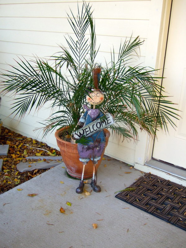 Image: This cute little character greets you with a smile at the Hobbs’ door.
