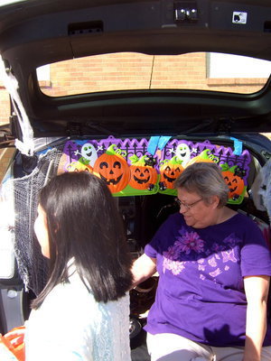 Image: Pumpkin and ghost banners decorate this trunk.