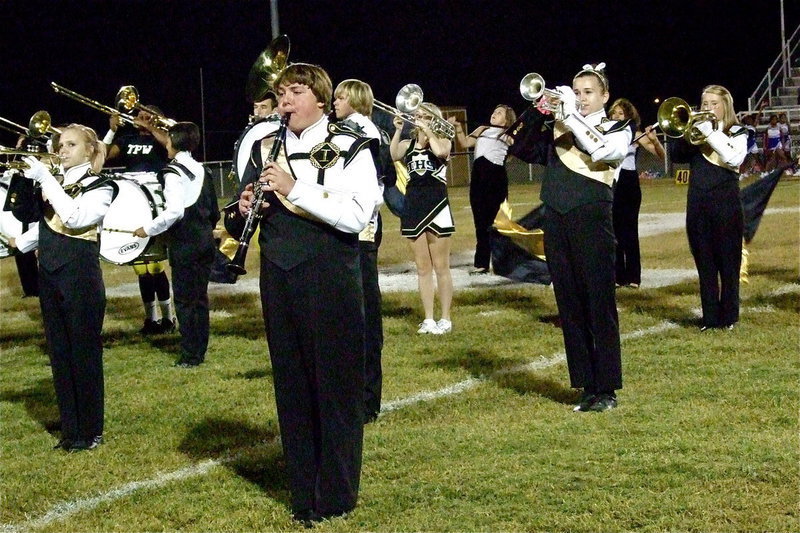 Image: Jennifer McDaniel, Alexis Minton, Trevor Patterson, Amber Hooker, Kelsey Nelson and Hannah Washington perform with the band during halftime.
