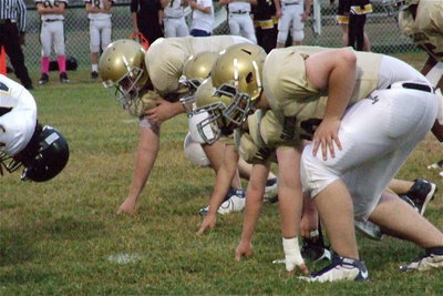 Image: Twin brothers Aaron Pittmon(50) and Austin Pittmon(51) bookend Italy’s defensive line.