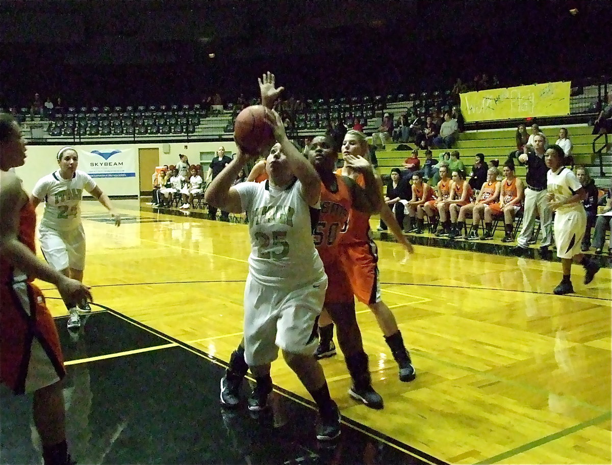 Image: Italy’s Monserrat Figueroa(25) scores inside against the Lady Yellowjackets.