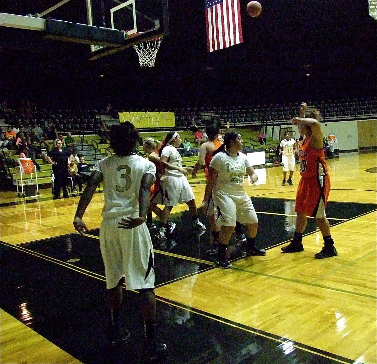 Image: Kortnei Johnson(3) inbounds to Kendra Copeland(10) while Alyssa Richards(24) and Monserrat Figueroa(25) battle to get open in the lane.