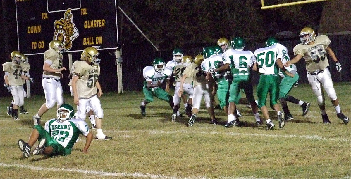 Image: Kendrick Norwood(20) breaks a tackle in the backfield before cutting back into the endzone for a 2-point conversion.