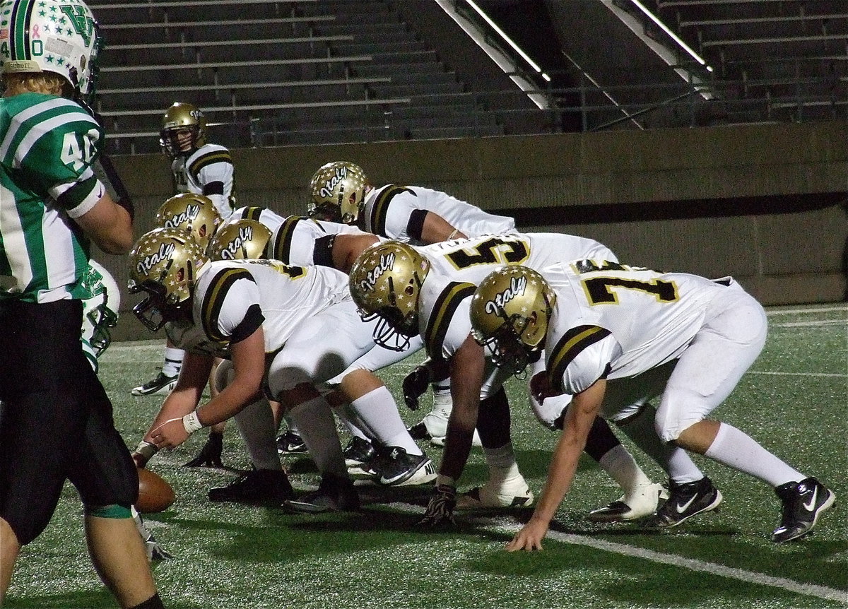 Image: Italy’s offensive line had a tall order against the Eagle defensive line that boasted 300 pounders over 6 feet tall. Gladiator center Zain Byers and his fellow lineman Cody Medrano, Darol Mayberry, Kevin Roldan and Zackery Boykin proved their toughness in the trenches to help Italy get the win.