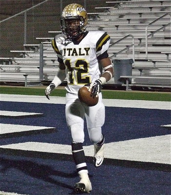 Image: Receiver Eric Carson(12) pulls in a conversion pass from Marvin Cox(3) to increase Italy’s lead 22-14 with 2:33 remaining in the the third-quarter.