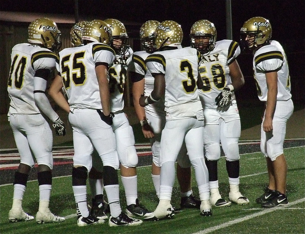 Image: Marvin Cox(3) huddles with his offense near their own end zone.