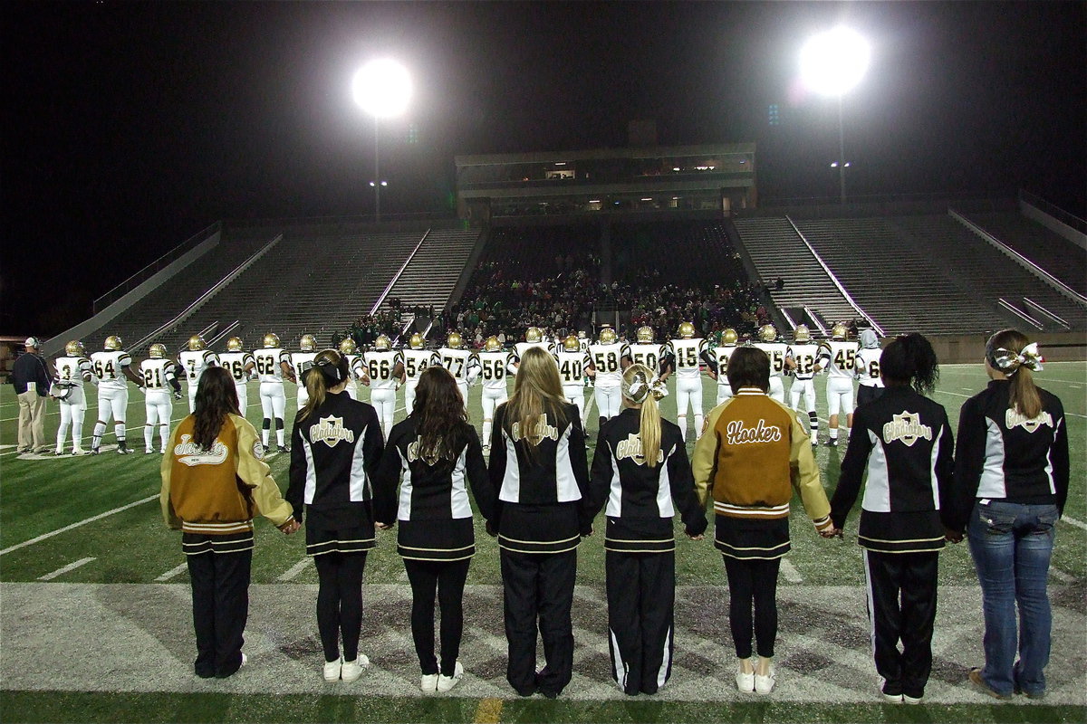 Image: Gladiator players and cheerleaders get in battle formation during the coin toss.