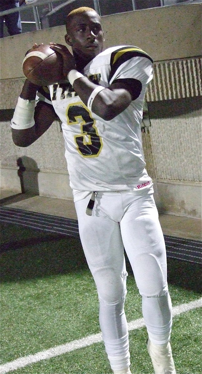 Image: Gladiator quarterback Marvin Cox(3) gets ready at halftime with a look of determination. Cox would eventually score 20 of Italy’s 35-points including three touchdowns.