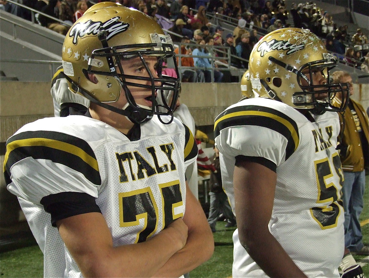 Image: Gladiator offensive linemen Cody Medrano(75) and Darol Mayberry(58) take a breather before heading back into the trenches.