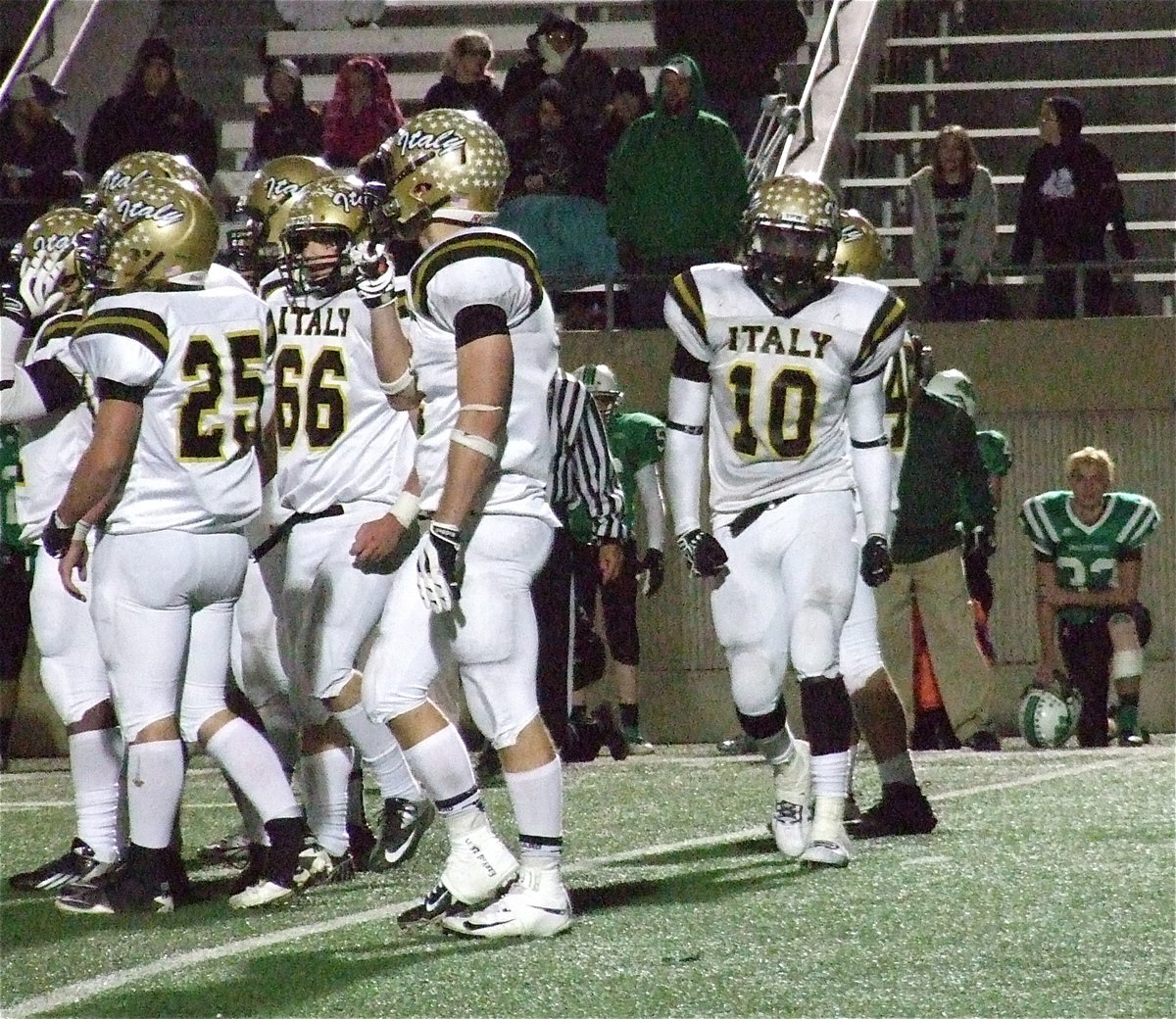 Image: Gladiator linebacker Ryheem Walker(10) pumps up his defensive teammates with an area championship in their sights.