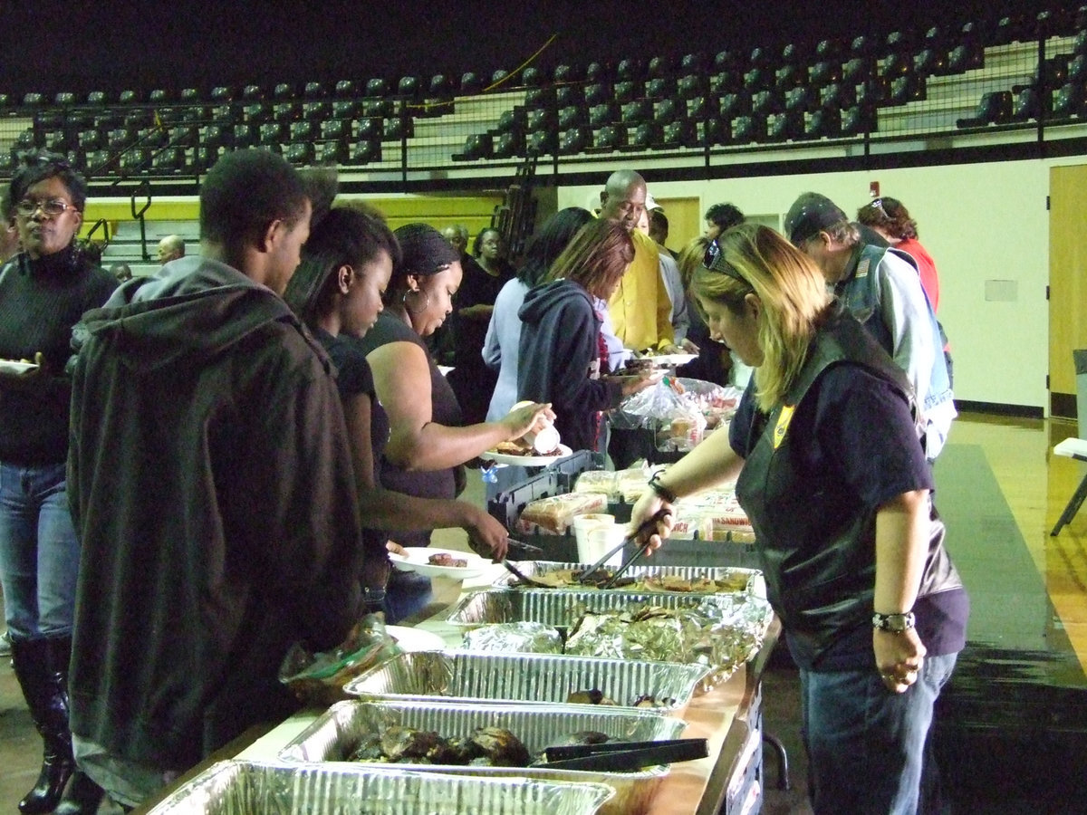 Image: The Italy Ministerial Alliance hosted a community Thanksgiving feast to all who would come.