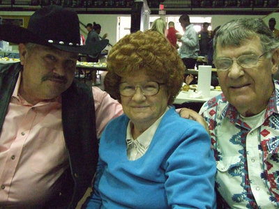 Image: Mayme and Alvin Onstad enjoy the visit from their son, Gene LeFevers, from Mesquite.
