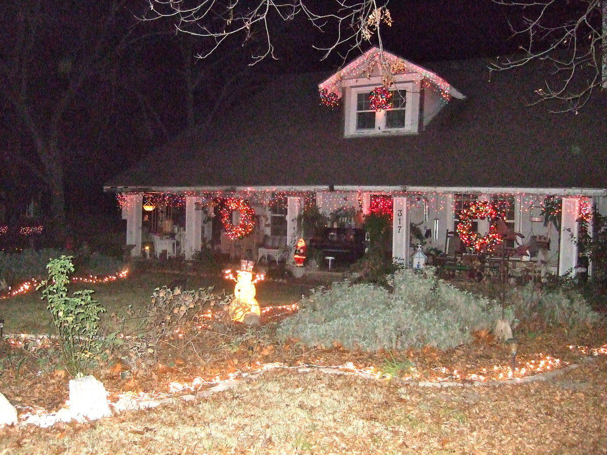 Image: Many wreaths and even Frosty the Snowman.