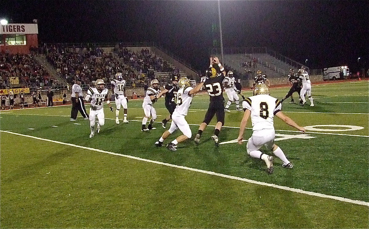 Image: Reid Jacinto(11), Hunter Merimon(45) and Hayden Woods(8) close in on an Eagle receiver.