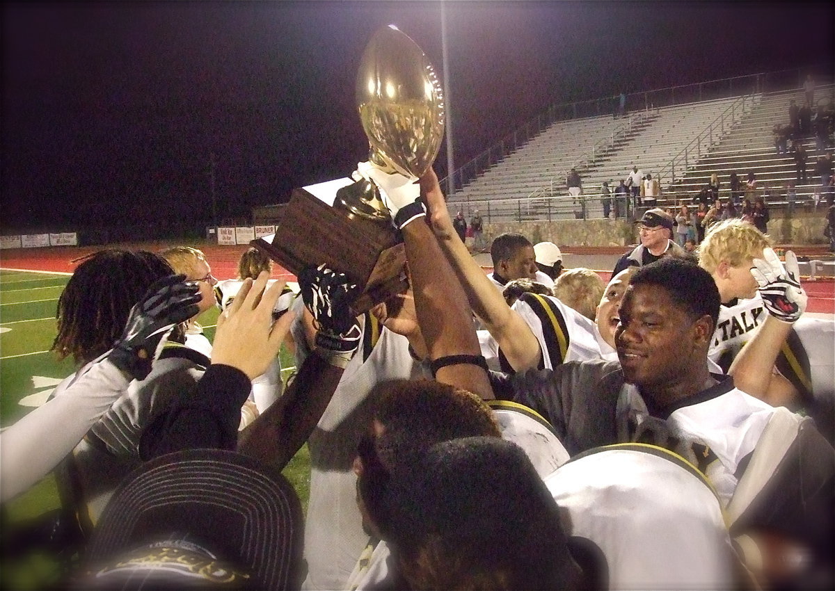 Image: The Gladiators hoist the Region II Division I Regional Championship Trophy high in Glen Rose.