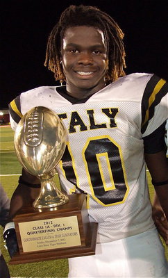 Image: Ryheem Walker(10) stands with the regional quarterfinal championship trophy. Walker led Italy’s defense with 12 tackles (7 solos) and rushed for 88 yards on 19 carries on offense. Walker also had one catch for 12-yards and scored 1 touchdown.