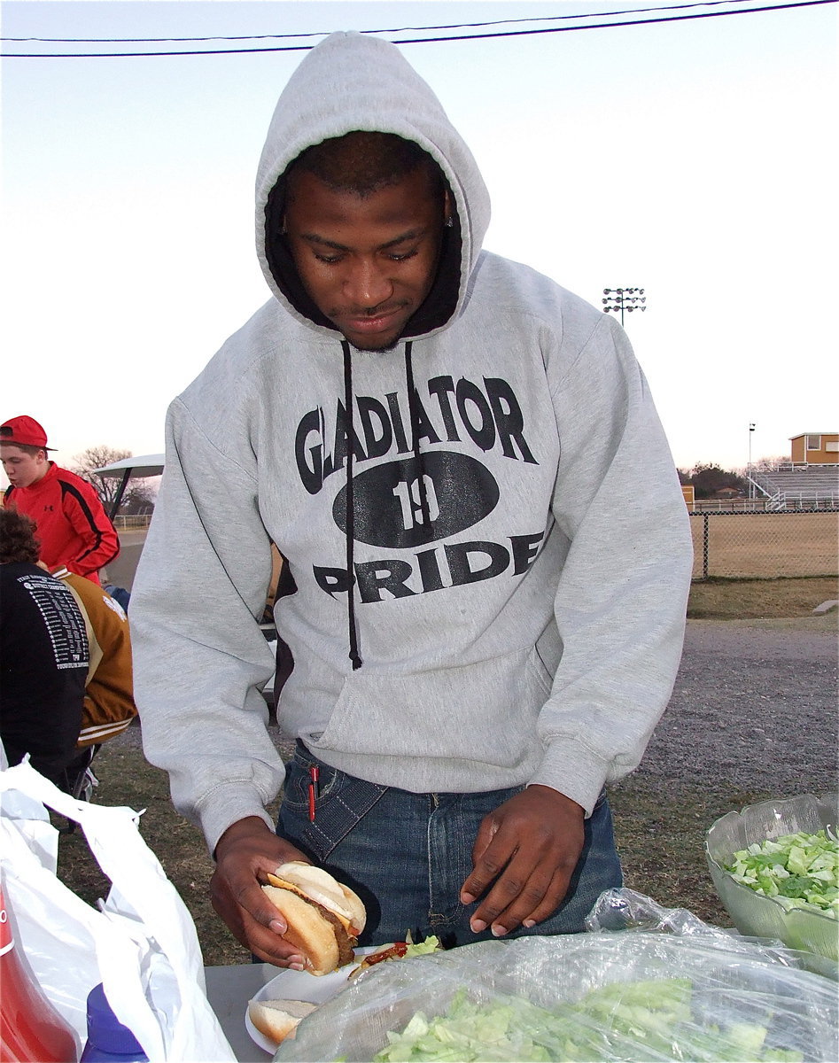 Image: Italy’s Jalarnce Lewis(21) can’t hide the paparazzi while trying to eat. It’s tough being famous.