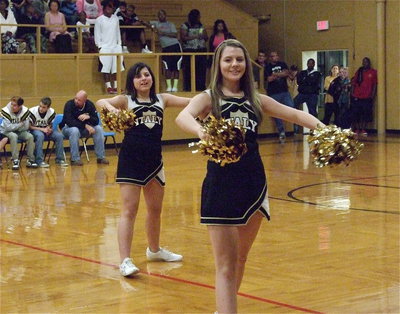 Image: Italy JH cheerleaders Caroline Pittman and Brooke DeBorde help cheer on Italy’s guys in gold!