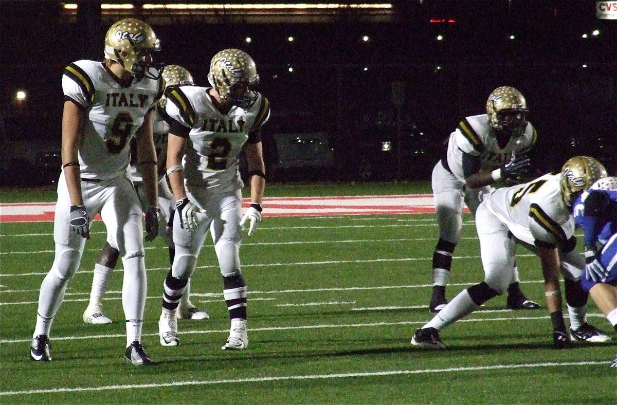 Image: Italy’s Cole Hopkins(9), Chase Hamilton(2) and Ryheem Walker(10) line up in trips as tackle Zackery Boykin(55) and quarterback Marvin Cox(3) help search for a solution to Stamford’s swarming defense.