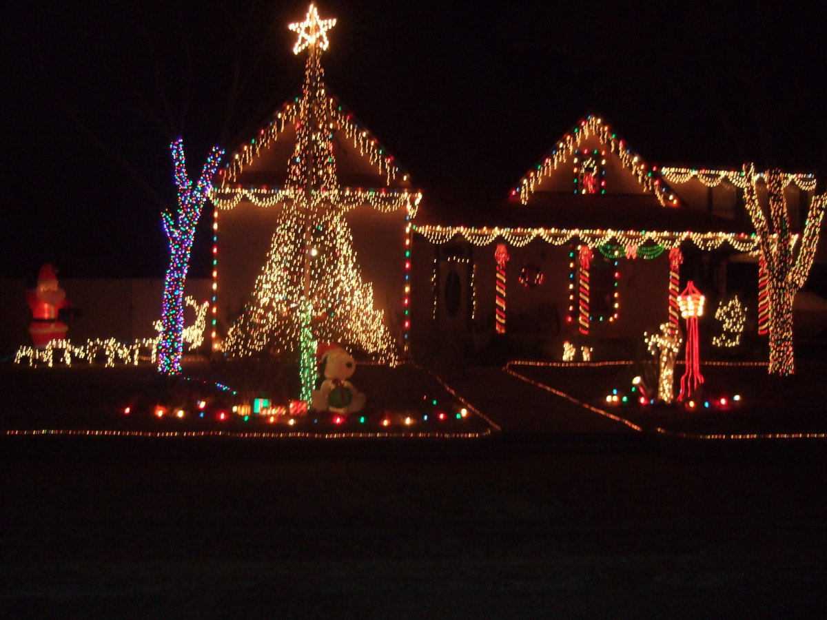 Image: Shelby Middlebrooks won second place in the light contest with her creative Christmas scene.