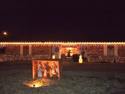 Image: Dewayne and Barbara Chambers won third place for their Christmas master piece.