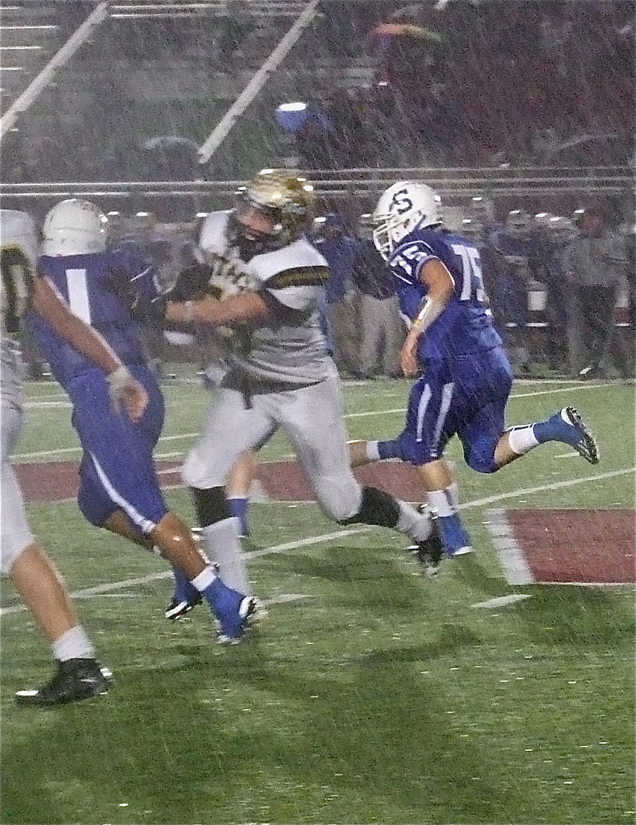 Image: Italy’s senior tackle Zackery Boykin(55) is still fighting late in the game.