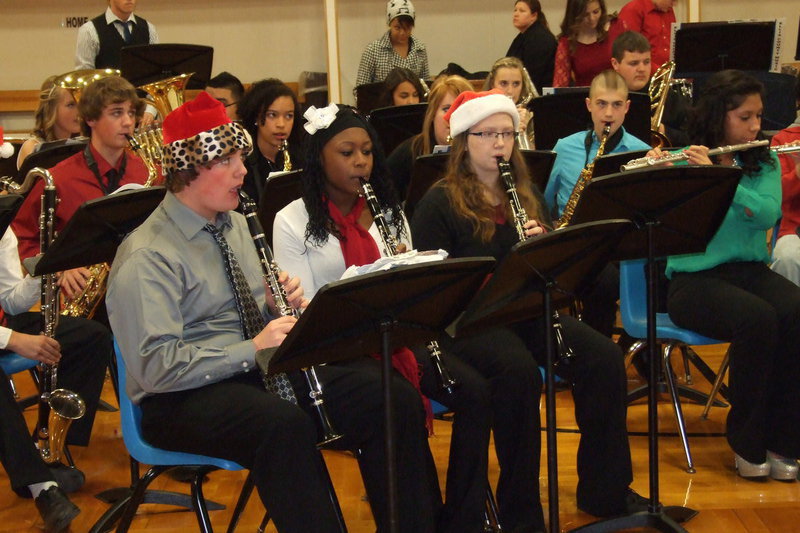 Image: JoeMack Pitts, Trevor Davis, April Lusk, K’Breona Davis, Emily Stiles, Samantha Owens, Brandon Connor and Julissa Hernandez play beautiful holiday music together.