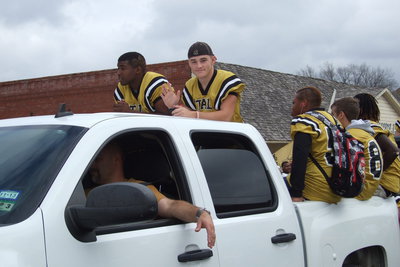 Image: Italy Gladiators Justin Robbins, Hayden Woods, Darol Mayberry, Levi McBride and Ryheem Walker are chauffeured by Italy High School principal Lee Joffre.