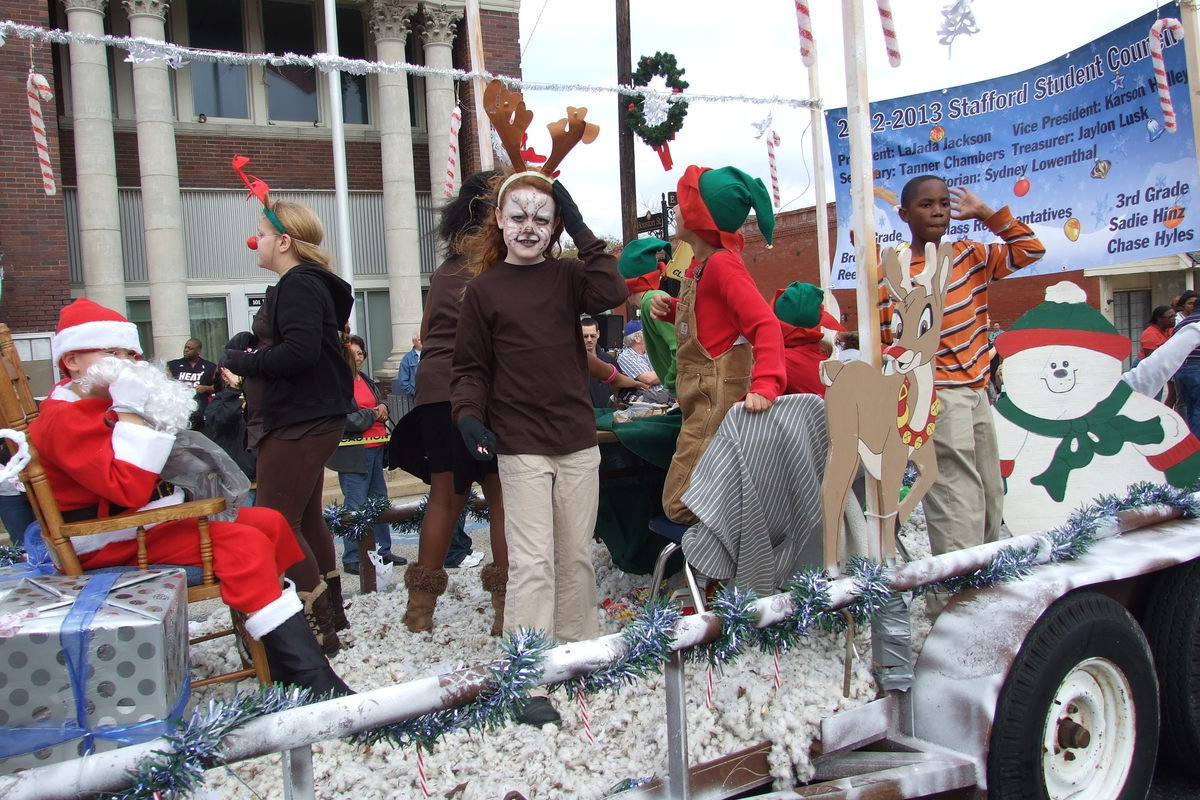 Image: A closer look at the Stafford Elementary Student Council float.