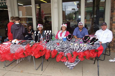 Image: Bling-N-Blooms set up their booth outside of Ronnie Hyles Home Supply Store.
