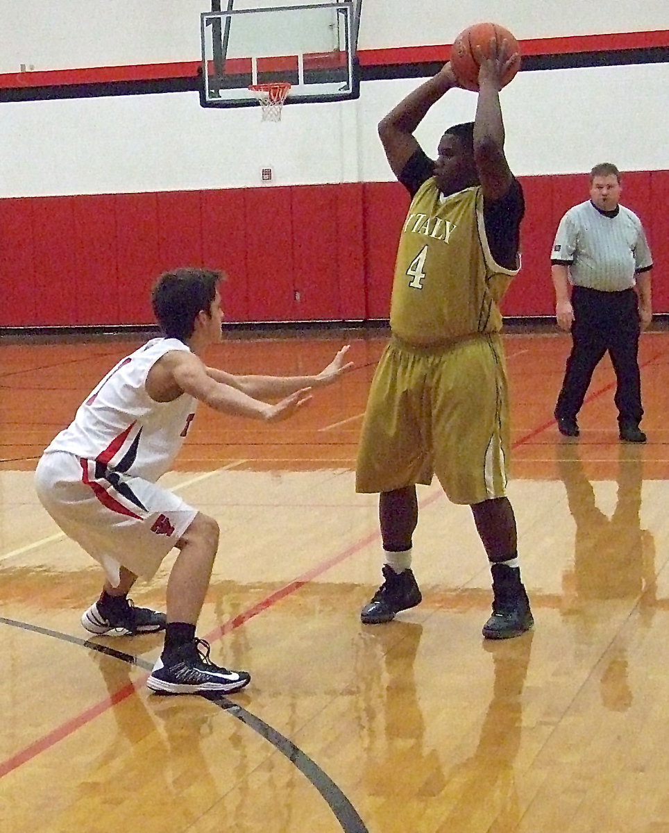 Image: Billy Moore(4) scans the court for an open teammate.