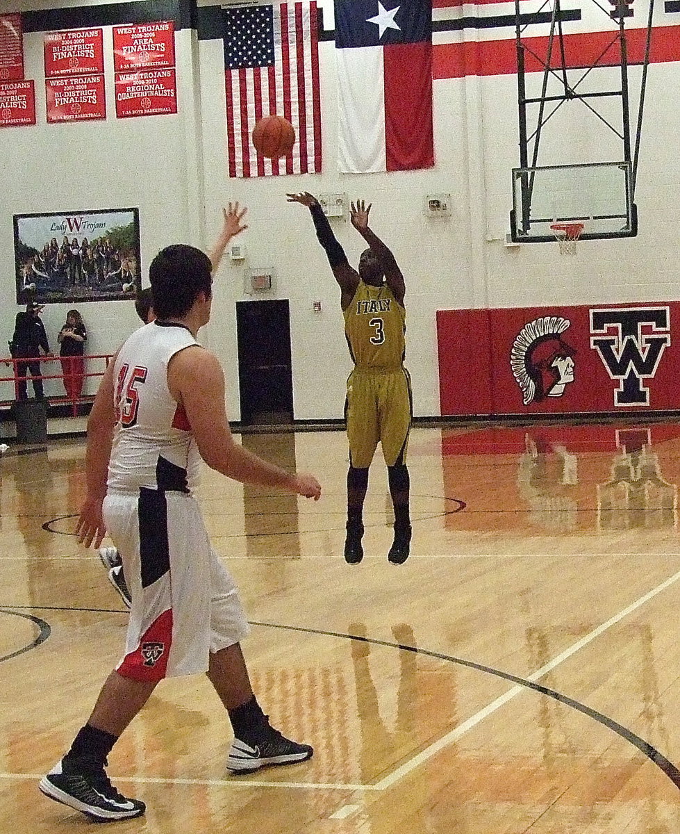 Image: Italy’s Marvin Cox(3) takes a 3-point shot from beyond the arc.