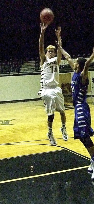 Image: Italy’s Kelvin Joffre(14) releases a jumper against Waco Robinson.