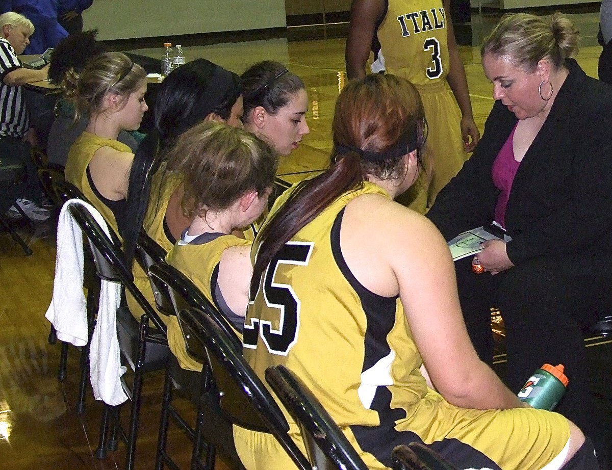 Image: Lady Gladiator head coach Melissa Fullmer talks tactics during a timeout with Haylee Turner(13), Alyssa Richards(24), Bernice Hailey(2), Tara Wallis(4) and Monserrat Figueroa(25).