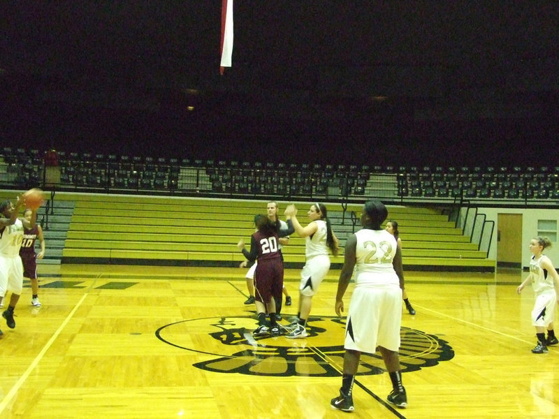 Image: Alyssa Richards #24 passes the ball to Kendra Copeland #10.