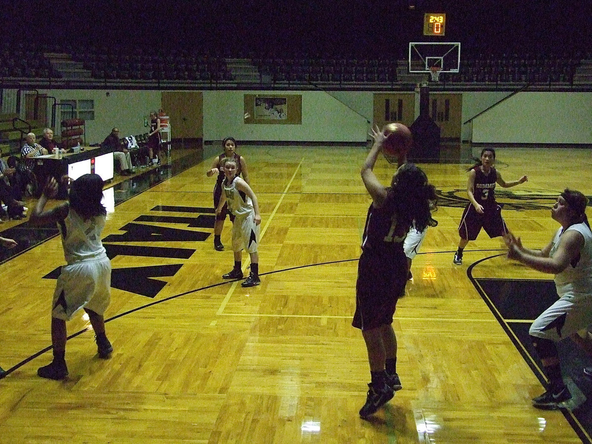 Image: Summitt tries to work the ball down into the block while Italy’s Monserrat Figueroa #25 reacts to the pass.