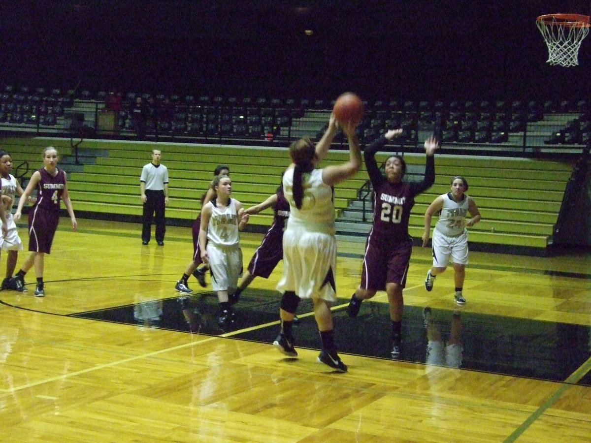 Image: Monserrat Figueroa #25 put in 10-points for the Lady Gladiators against Arlington Summit.