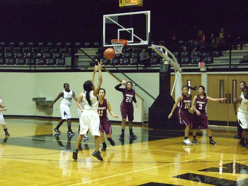 Image: Catching the pass is Italy’s Ryisha Copeland #11.