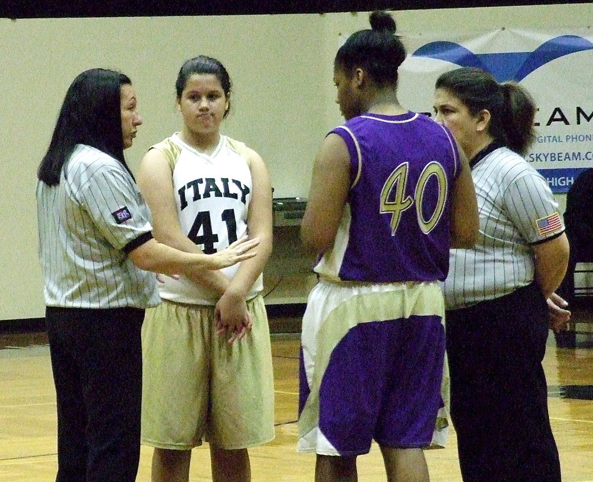 Image: Jenna Holden(41) represents Italy’s A-Team Lady Gladiators as pre-game captain.