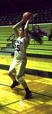 Image: Elizabeth Garcia(25) scans the court for an open teammate.