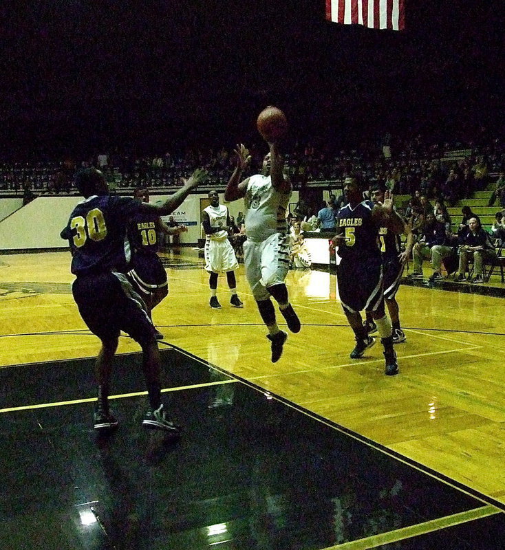 Image: Gladiator Darol Mayberry(13) glides in for a shot against the Eagles.