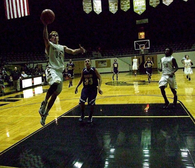 Image: Kelvin Joffre(14) lays in 2 of his 10-points during Italy’s district opening win against GPAA.