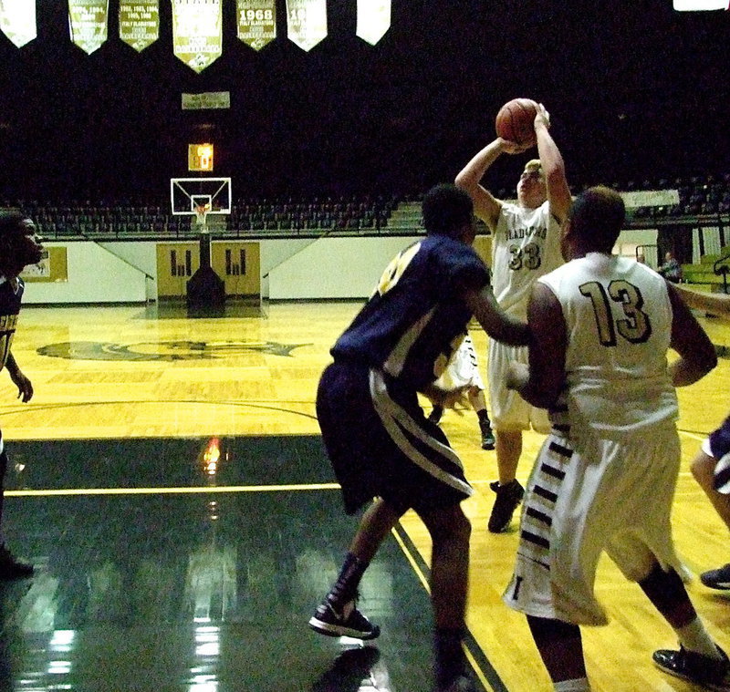 Image: Zain Byers(33) grabs an offensive board and then banks in 2-points.