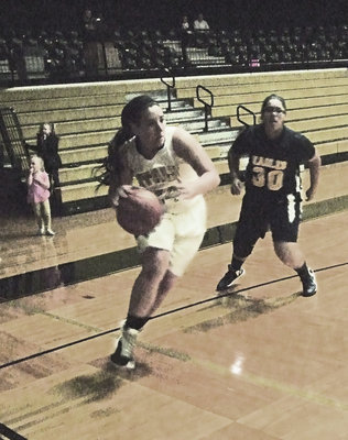 Image: Alyssa Richards(24) floors the ball and attacks from the baseline.