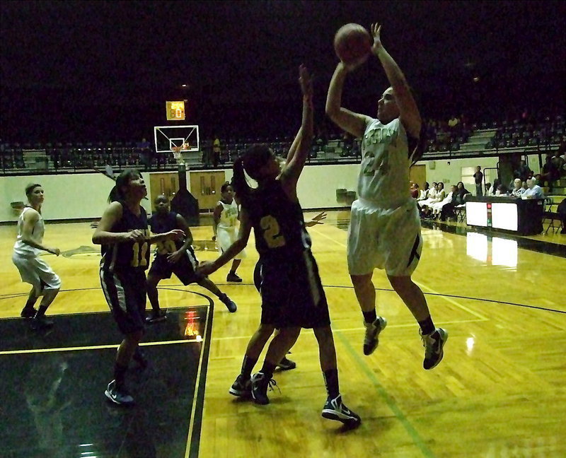 Image: Senior Lady Gladiator Alyssa Richards(24) rises up to take a shot from the left wing.