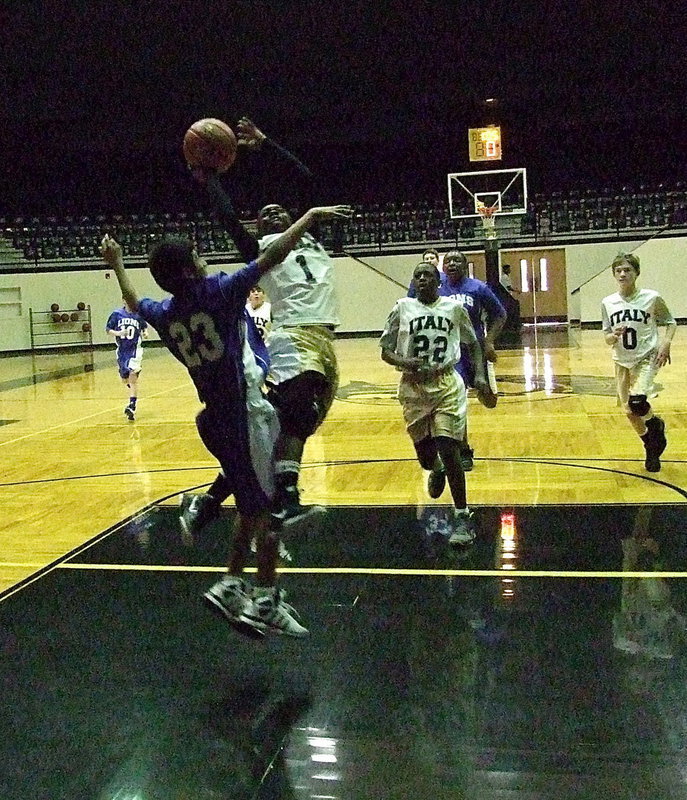 Image: Kendrick Norwood(1) tries to finish the fast break for Italy’s 7th grade boys as Anthony Lusk(22) and Garrett Janek(0) track the ball.