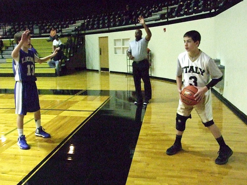 Image: Gary Escamilla(3) makes an inbound pass for Italy’s during the 7th grade game.