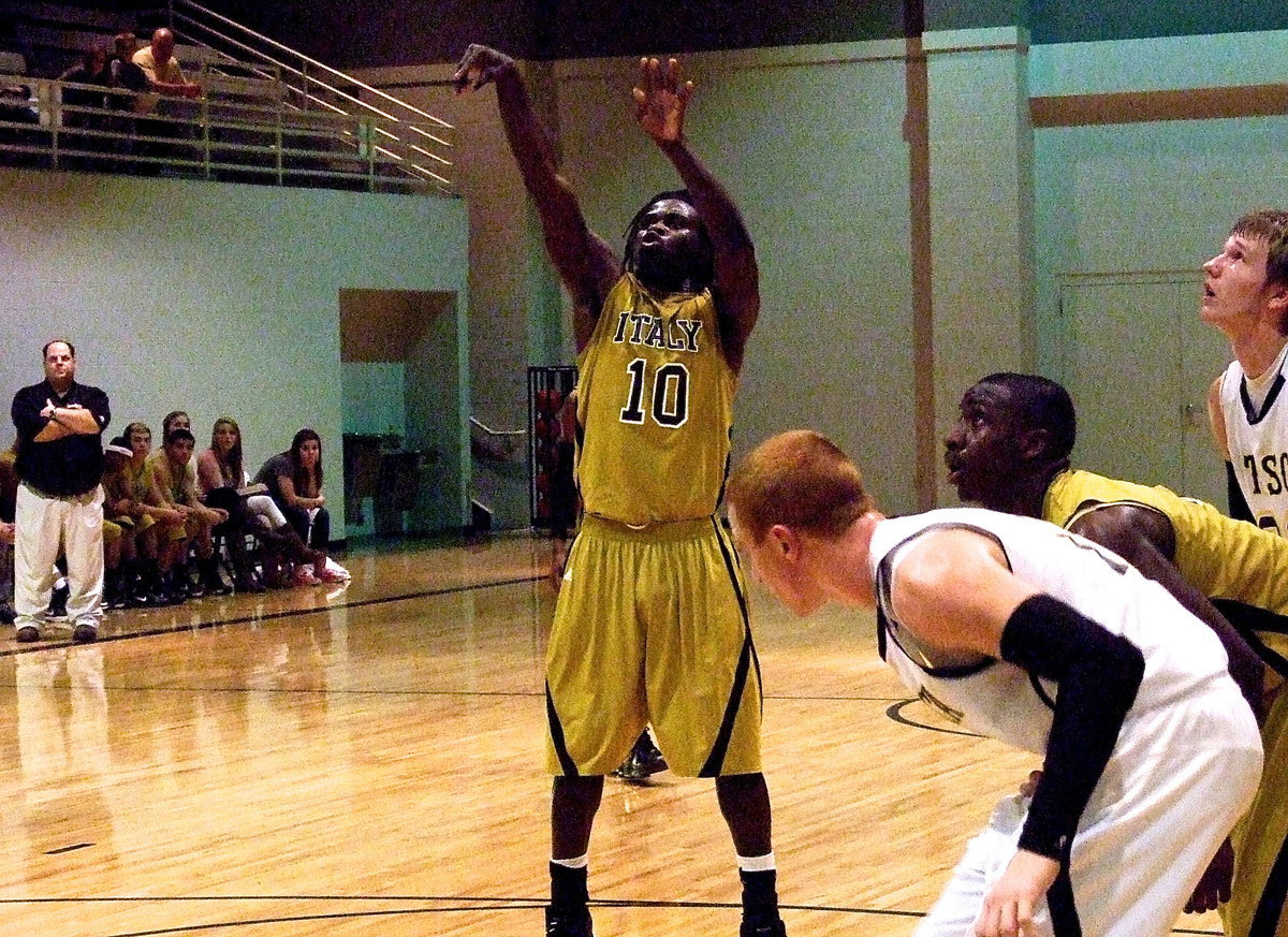 Image: Italy’s head coach Brian Coffman looks on as senior forward Ryheem Walker(10) attempts free-throws.